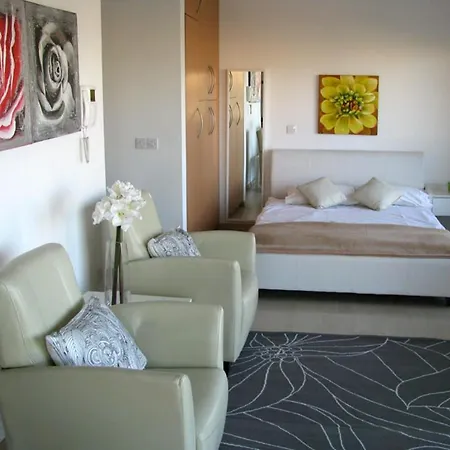 Suites Apartment *